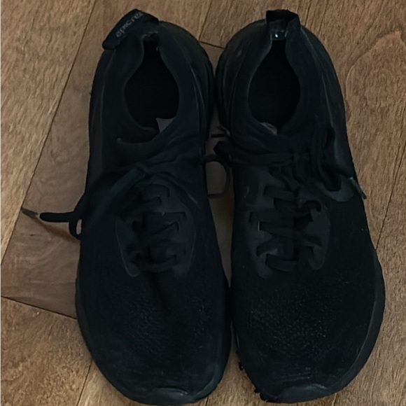 Nike Men's Black Athletic Sneakers - Picture 7 of 7